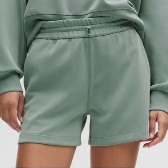 NWT Lululemon Softstreme HR Short 4” in Crater Blue - Picture 1 of 2